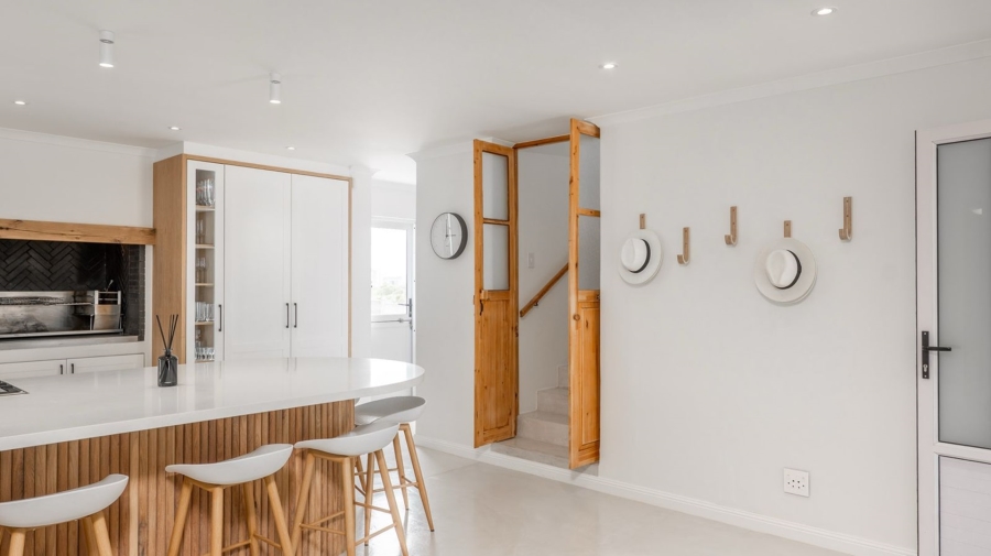 To Let 3 Bedroom Property for Rent in Struisbaai Western Cape